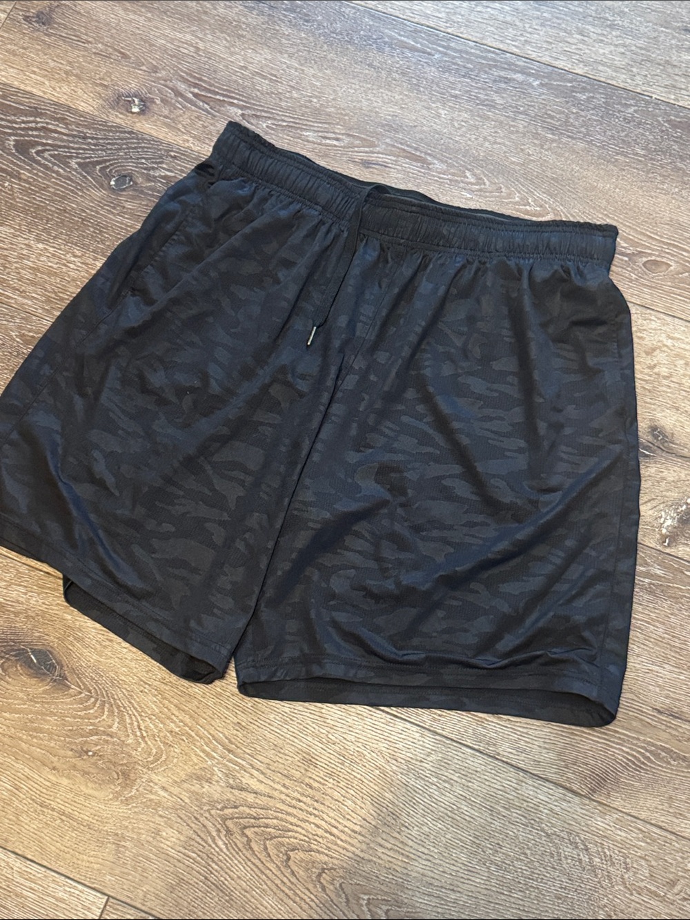 90 degrees black camo shorts XL